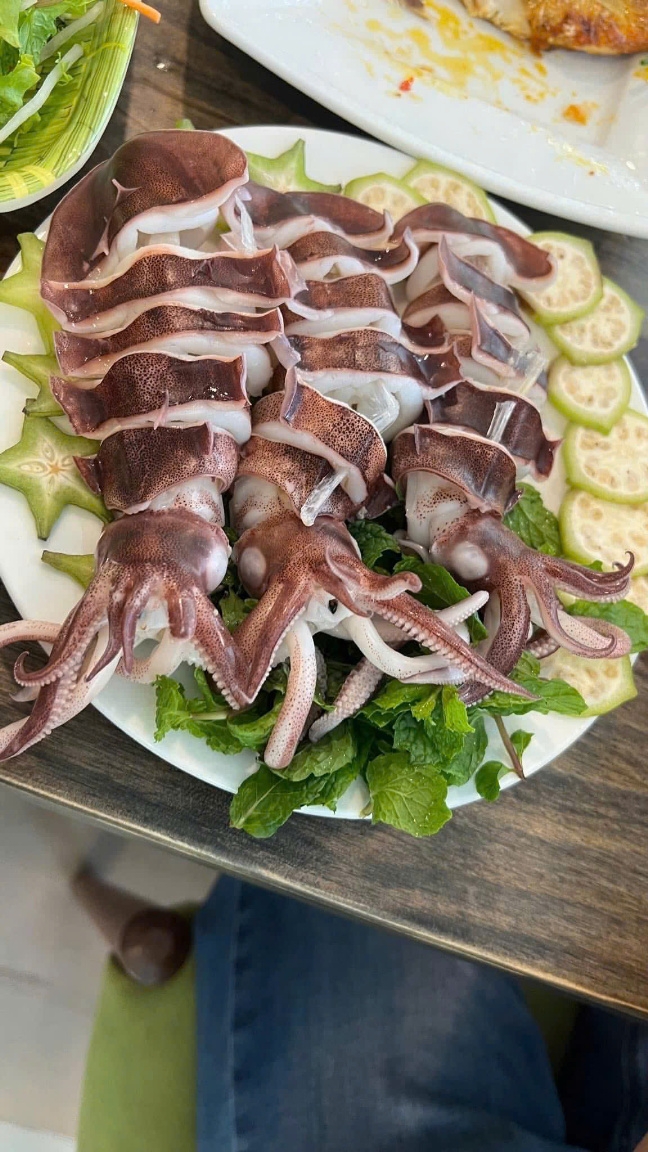 Cùng Đào Hải Triều thưởng thức Mực hấp cuốn rau xanh organic healthy của Ẩm Thực Trần