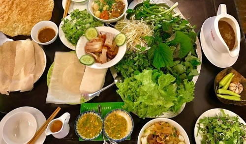 Trải Nghiệm Ẩm Thực Miền Trung Chuẩn Vị Tại Ẩm Thực Trần